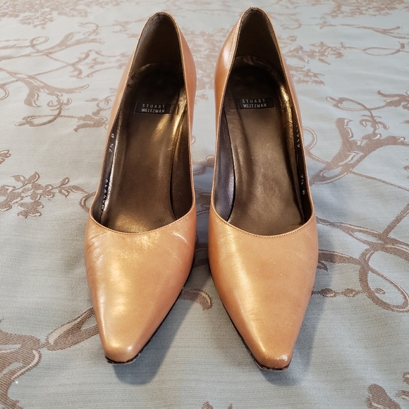 Stuart Weitzman Gold Pointed Toe Leather Heels - Picture 3 of 12